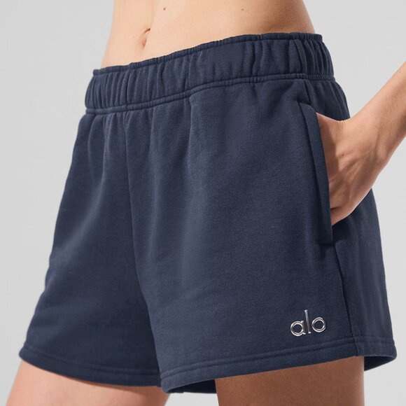 Alo Yoga Accolade Short Navy - Picture 2 of 4